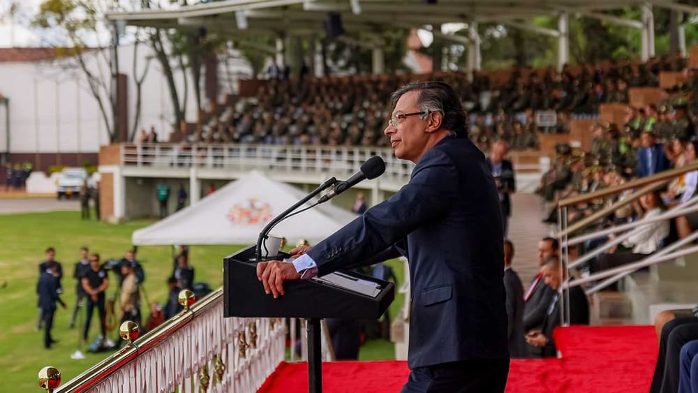Petro amenaza con acciones judiciales a quienes lo señalan como autor de la muerte de Miguel Uribe imagen de la publicación