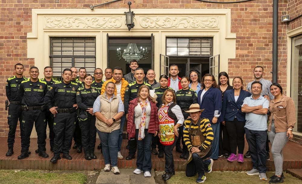 Encuentro y dialogo en Casa de Santander imagen de la publicación