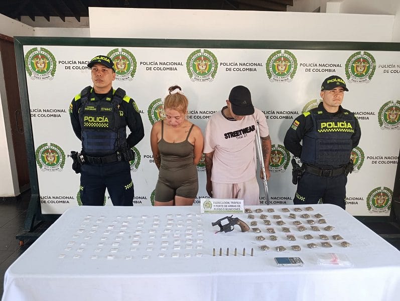 Capturan a pareja por cargar estupefacientes y arma de fuego imagen de la publicación