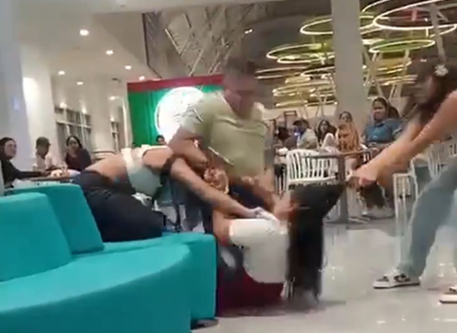 Madre e hija lo cogieron con 'las manos en la moza' imagen de la publicación
