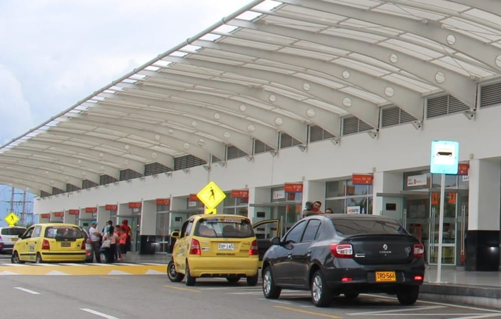 Rifirrafe constante entre taxistas y operador logístico del aeropuerto imagen de la publicación
