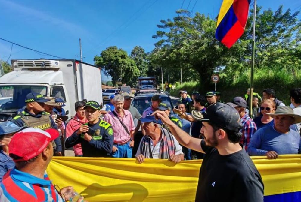 En Piedecuesta campesinos bloquearon la vía a Bogotá imagen de la publicación