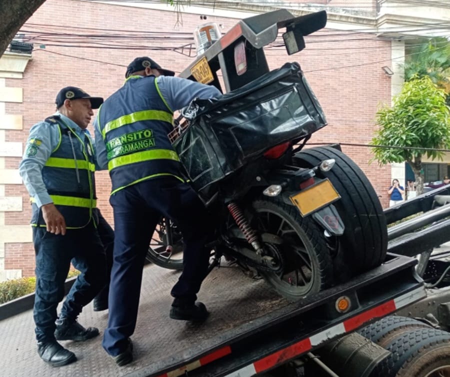 Mal parqueados a reconsiderar el multazo o pagan parqueadero imagen de la publicación