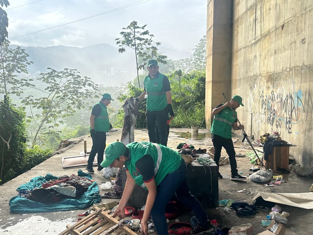 Despejan puntos críticos en Bucaramanga para recuperar espacios públicos imagen de la publicación