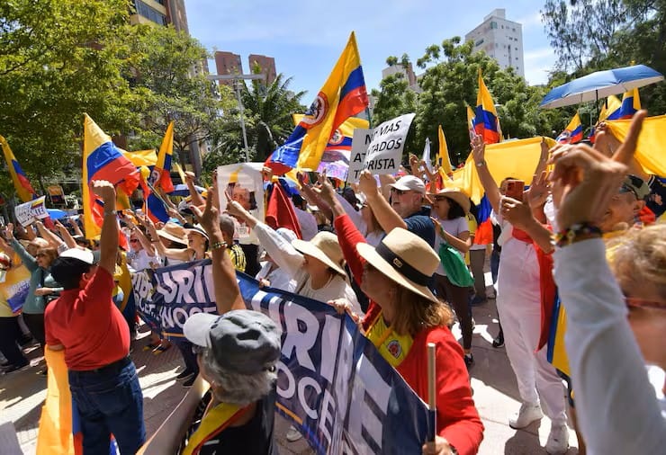 Apoteósica jornada de solidaridad y apoyo al expresidente Álvaro Uribe imagen de la publicación
