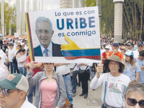 Marchas convocadas por el Centro Democrático para reclamar libertad del expresidente Álvaro Uribe imagen de la publicación