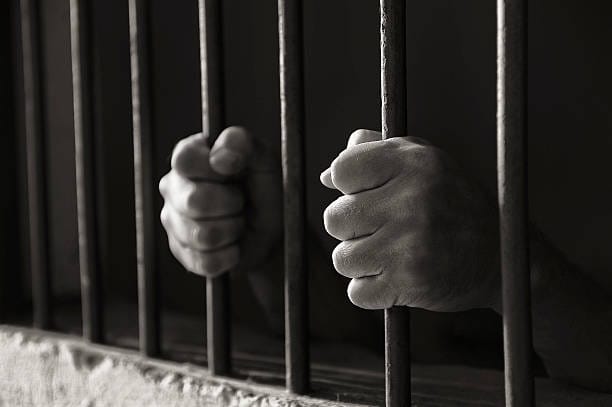Conductor que abusó de sus hijas en Bucaramanga, condenado a 34 años de prisión imagen de la publicación