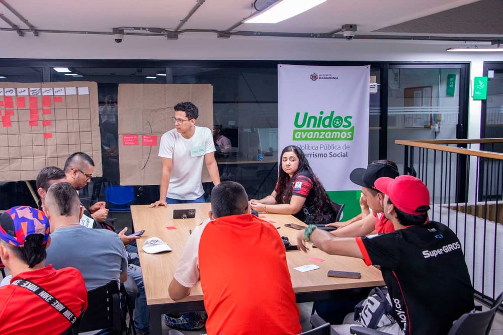 220 integrantes de las barras de Bucaramanga cierran ciclo participativo para la construcción de una política pública de barrismo social imagen de la publicación