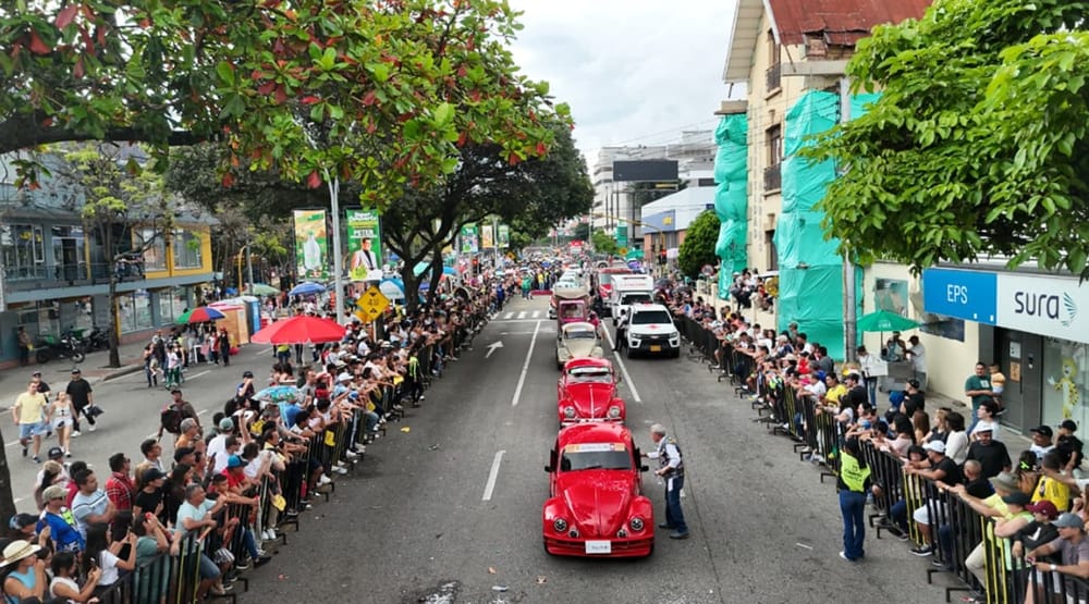 Feria Bonita de Colombia cerró sobre ruedas con los autos antiguos imagen de la publicación