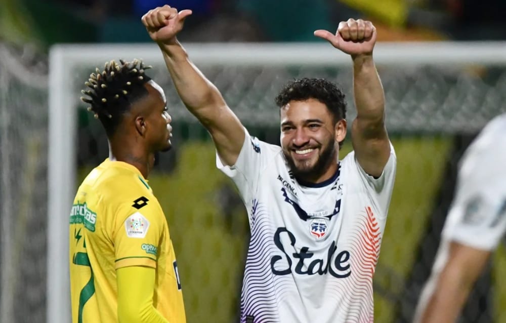 Bucaramanga cayó 2 - 1 ante Fortaleza y sigue de líder sin completarse la fecha imagen de la publicación