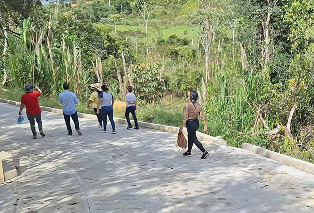 Entregada obra de placa huella en Guadalupe, Santander imagen de la publicación