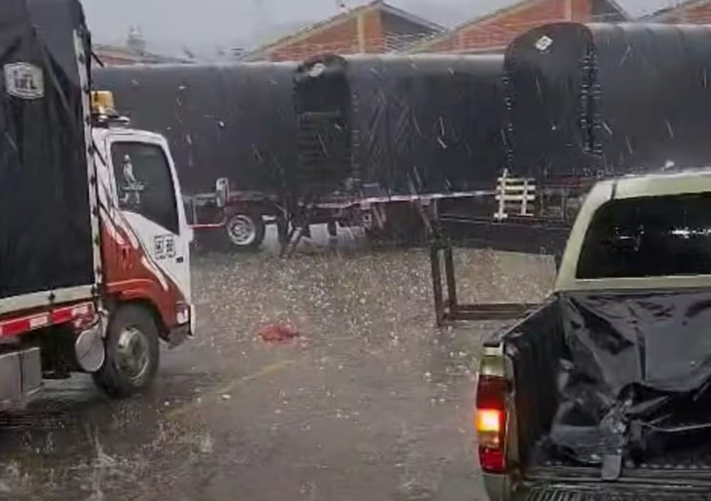 Lluvia con granizo causó estragos en varios sectores del departamento de Santander imagen de la publicación