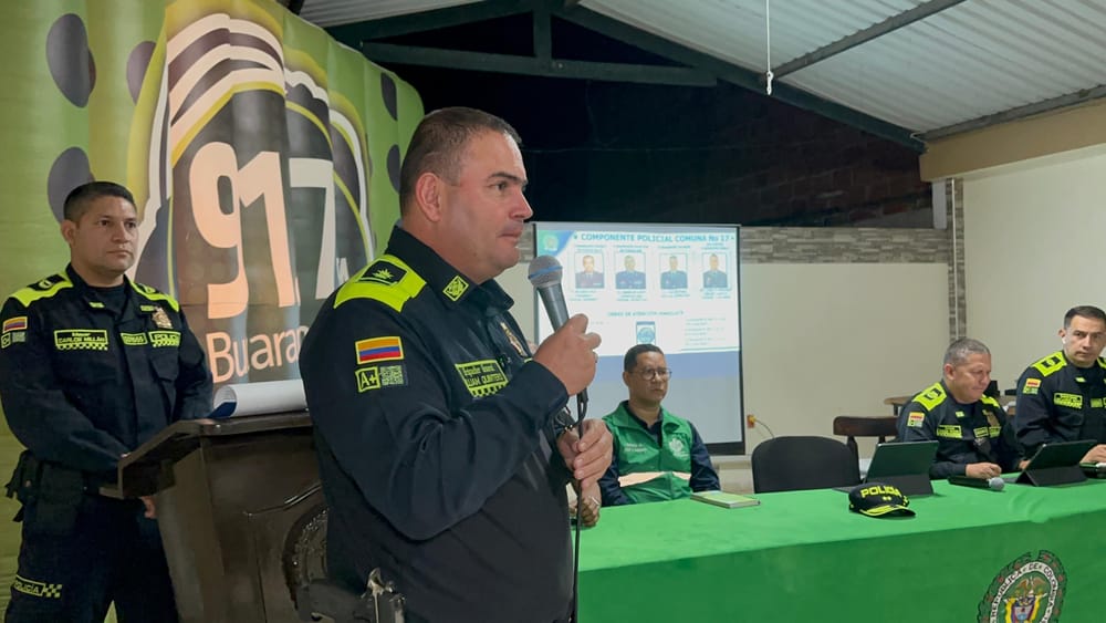 La Policía de Bucaramanga Realiza su Primer 'Comando de Puertas Abiertas' imagen de la publicación