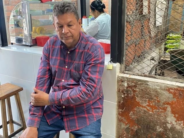 Hombre que fingía olvidar su plata para comer gratis en las plazas fue detenido imagen de la publicación