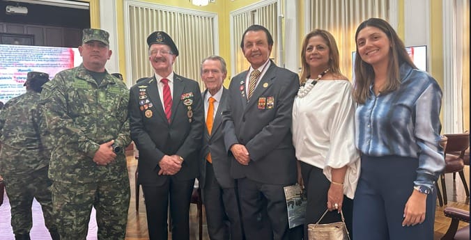 ‘Grupo Interlanza’ del Ejército recibe a Isnardo Guarín Gómez imagen de la publicación