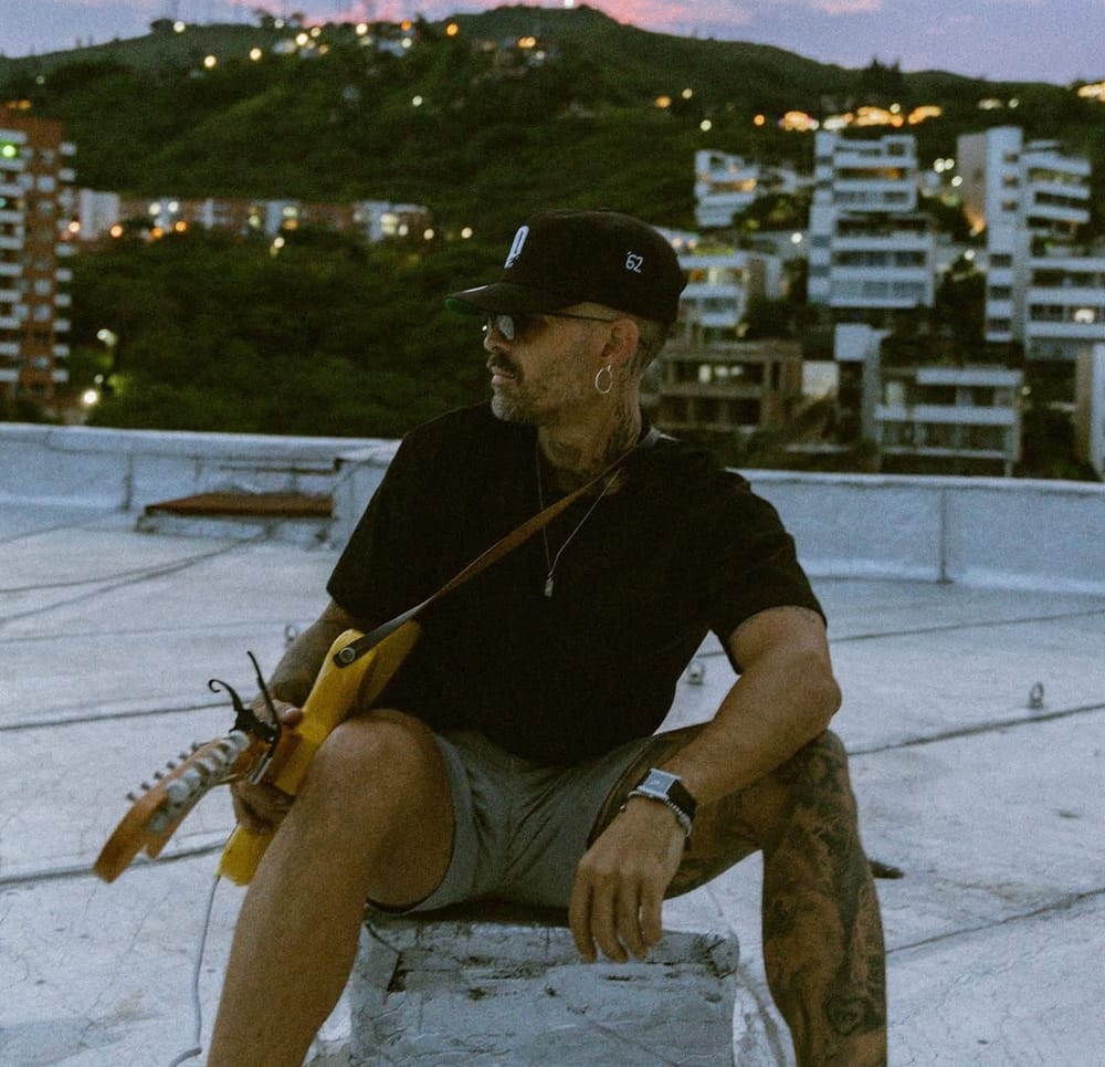 Mike Bahía siente “Un Vacío” y lo convierte en canción imagen de la publicación