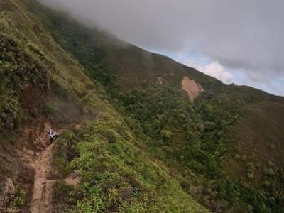 Humilde conductor de volqueta murió luego de rodar por un barranco en Santander imagen de la publicación