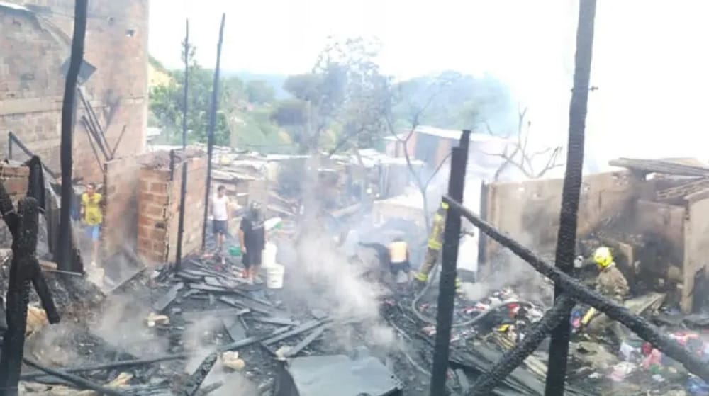 Alcaldía entregó ayudas a familias damnificadas por incendio en el barrio Zarabanda de Bucaramanga imagen de la publicación