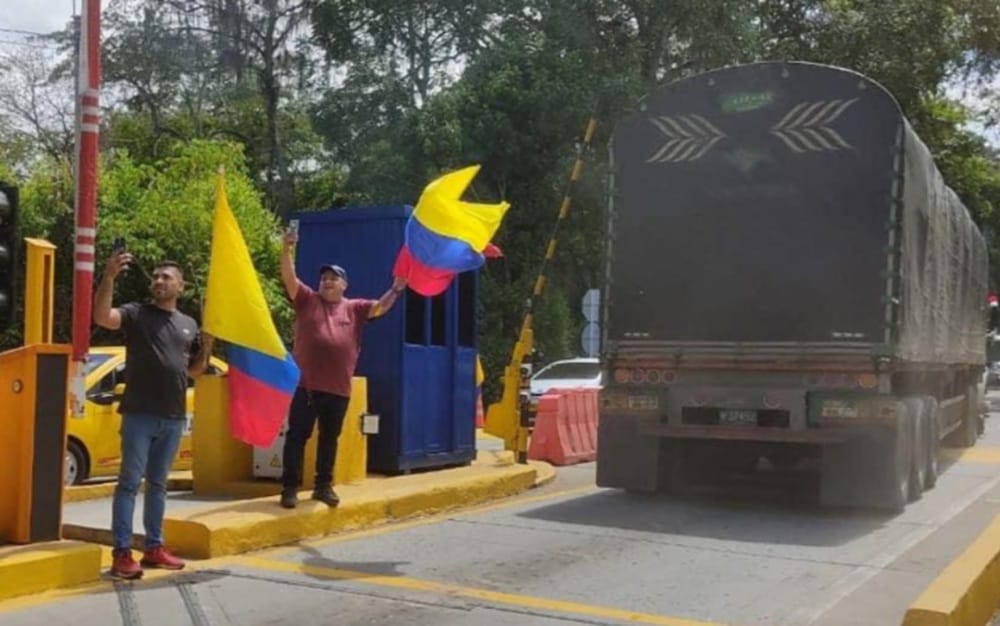 Mesa de diálogo para solucionar bloqueos en los peajes de Santander imagen de la publicación