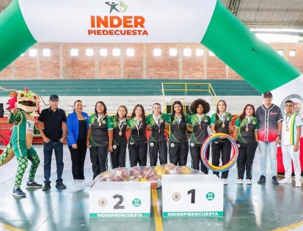 Las campeonas de Futsal premiadas en Piedecuesta imagen de la publicación