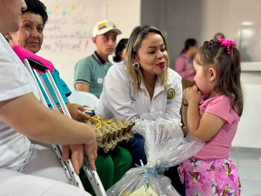 Familias de personas con discapacidad recibieron canastas básicas en Santander imagen de la publicación