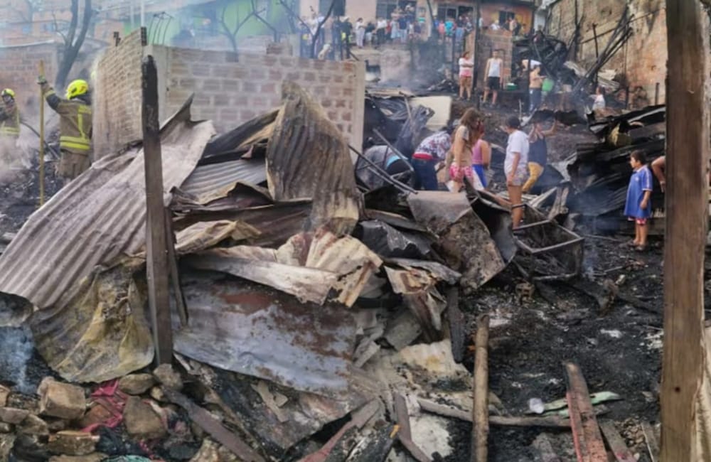 Asciende a cien el número de personas afectadas por incendio en el barrio Zarabanda de Bucaramanga imagen de la publicación