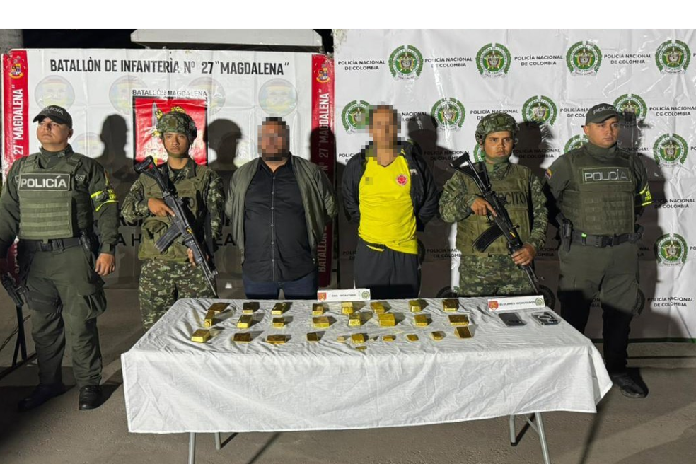 Policías encontraron 41 barras de oro en tanque de gasolina imagen de la publicación