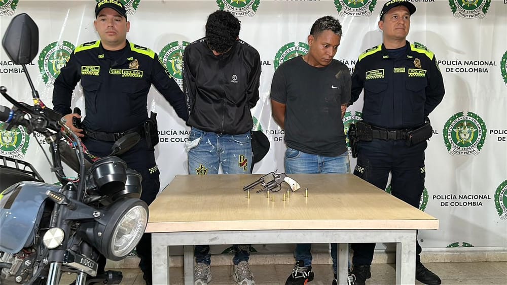 Capturados dos hombres mientras intimidaban con arma de fuego a ciudadanos en Bucaramanga imagen de la publicación