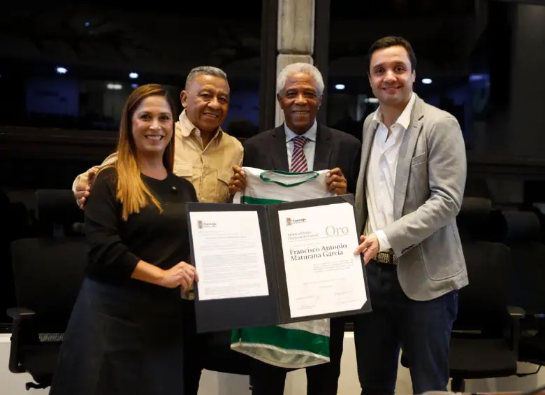 El Concejo de Medellín condecoró a "Pacho" Maturana con la máxima distinción imagen de la publicación