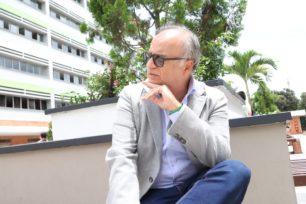 Gratitud y homenaje al doctor Efrén David Montes Vera imagen de la publicación