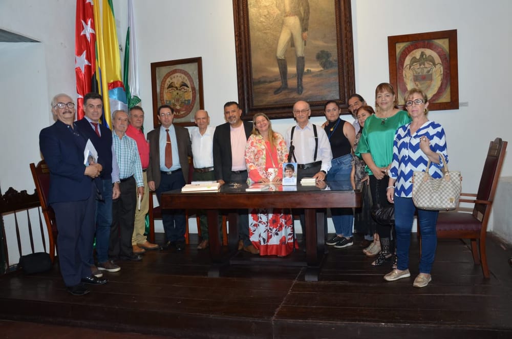 Presentado el libro ‘Desde El Viaducto’ en la Academia de Historia imagen de la publicación