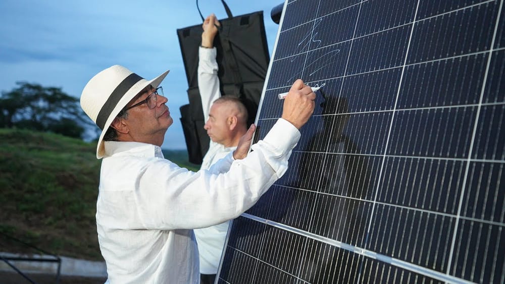 Gobierno Petro creará primera empresa pública de producción de paneles solares imagen de la publicación
