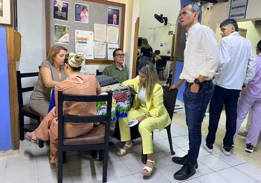 Funcionarios reclamantes dejan constancia notariada de asistencia imagen de la publicación