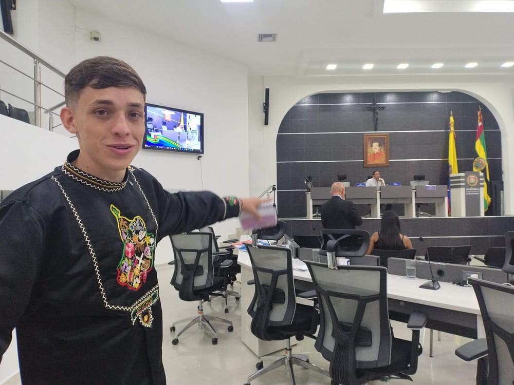 El diputado más joven de Colombia fue elegido en la Mesa Directiva tras 8 días de llegar a la Asamblea de Santander imagen de la publicación