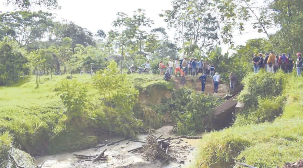 Caída de un puente incomunica población en Sabana de Torres imagen de la publicación