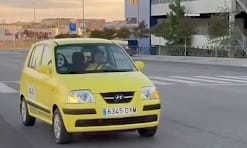 ¡Taxi libre… pero en España! Un bumangués lleva su amor patrio sobre ruedas imagen de la publicación