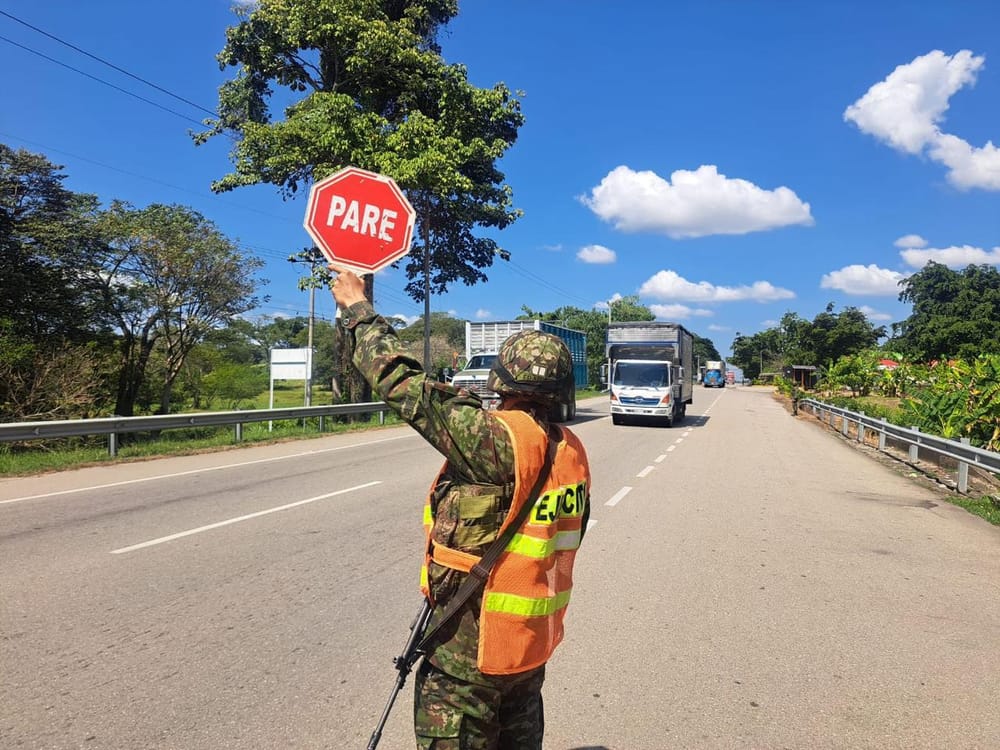 Ejército refuerza la seguridad en vías del nororiente durante el puente festivo imagen de la publicación