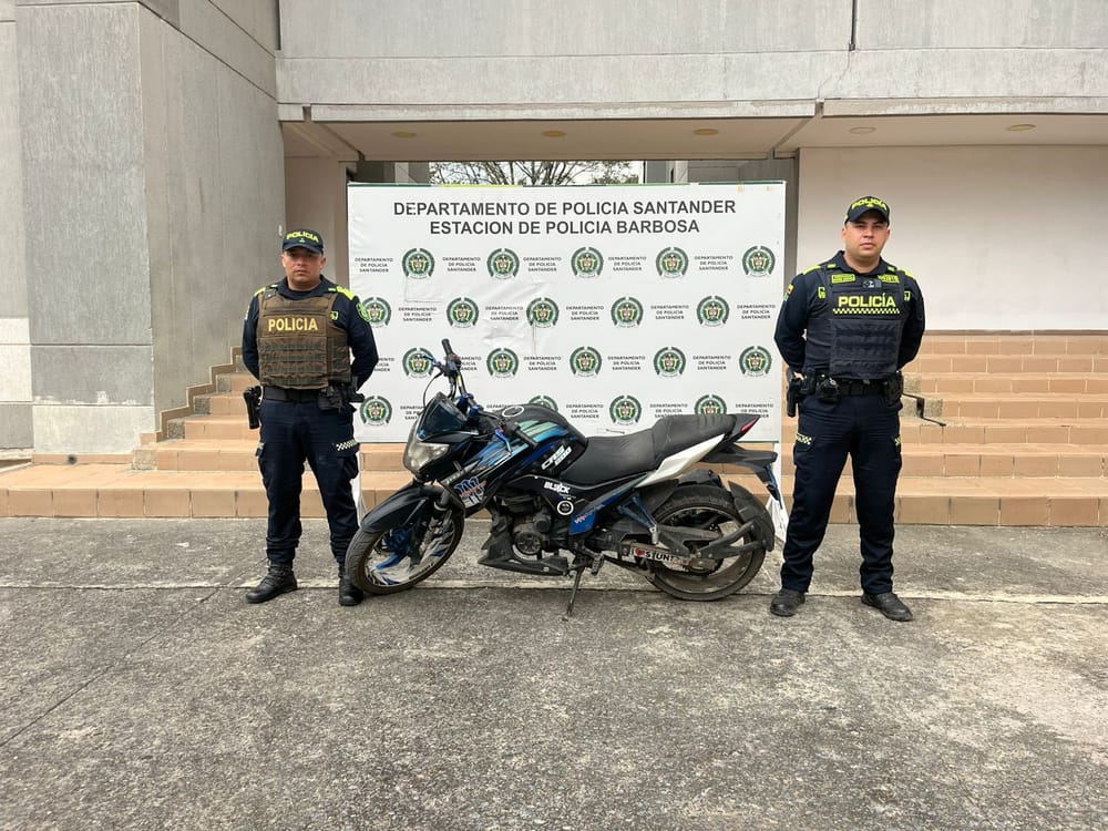 ¡Justo a tiempo! Policía de Santander recupera motocicleta hurtada en Barbosa imagen de la publicación