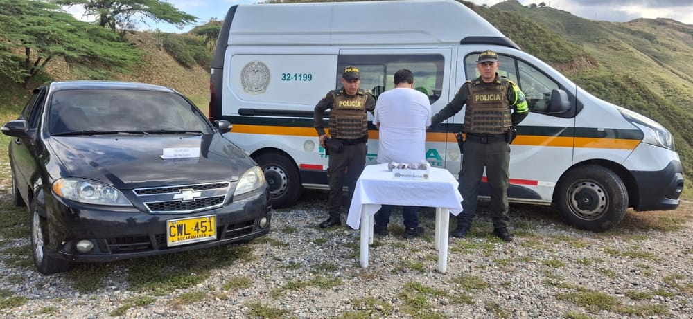 En Santander hombre fue sorprendido con gran cantidad de marihuana ocultos en su vehículo imagen de la publicación