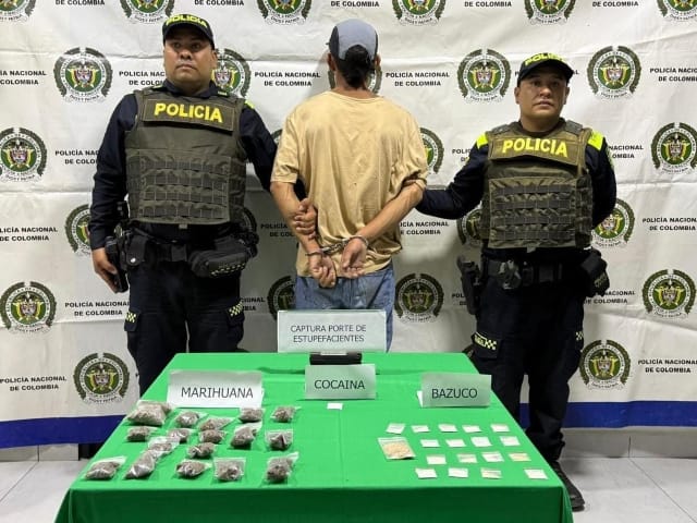 Joven fue sorprendido equipado de estupefacientes que serían distribuidos en cercanías de colegios en Santander imagen de la publicación