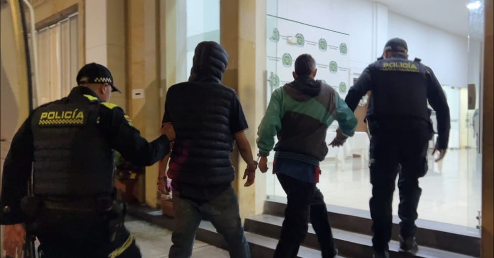 Tras rápida denuncia, caen dos ladrones en el centro de Bucaramanga, estaban armados imagen de la publicación