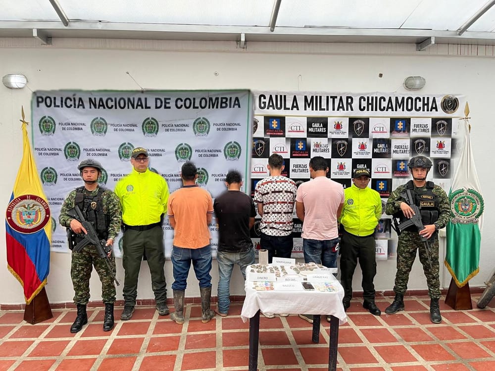 Desmantelan punto de drogas en Santander y capturan a cuatro hombres con estupefacientes. imagen de la publicación