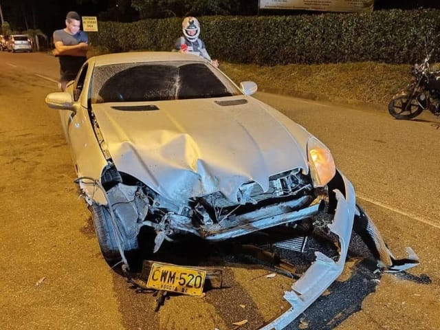 Carro quedó destruido luego de fuerte accidente vía Piedecuesta- Floridablanca imagen de la publicación
