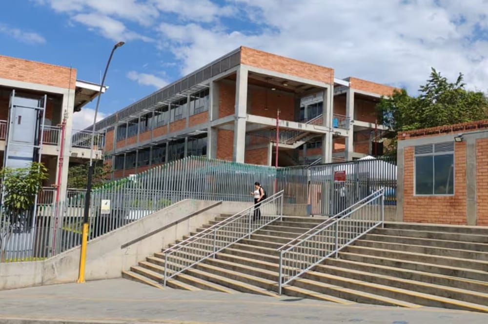 Exalcalde de Girón justifica retiro de contrato a Fe y Alegría y recibe respuesta desmintiéndolo imagen de la publicación