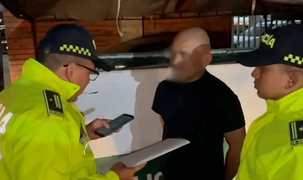 Cárcel para policía involucrado en asalto a joyería en Bucaramanga imagen de la publicación