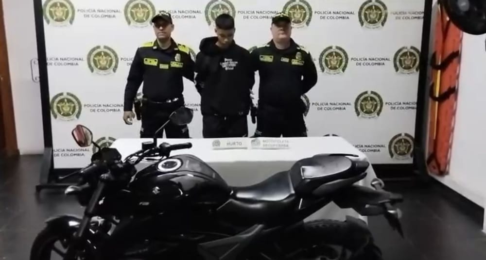 Venezolano se robó una moto a mano armada y lo 'cazaron' en Girón imagen de la publicación
