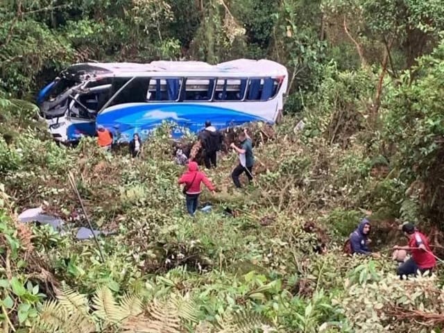 Bus que cubría ruta Bucaramanga- Arauca se volcó en la vía imagen de la publicación