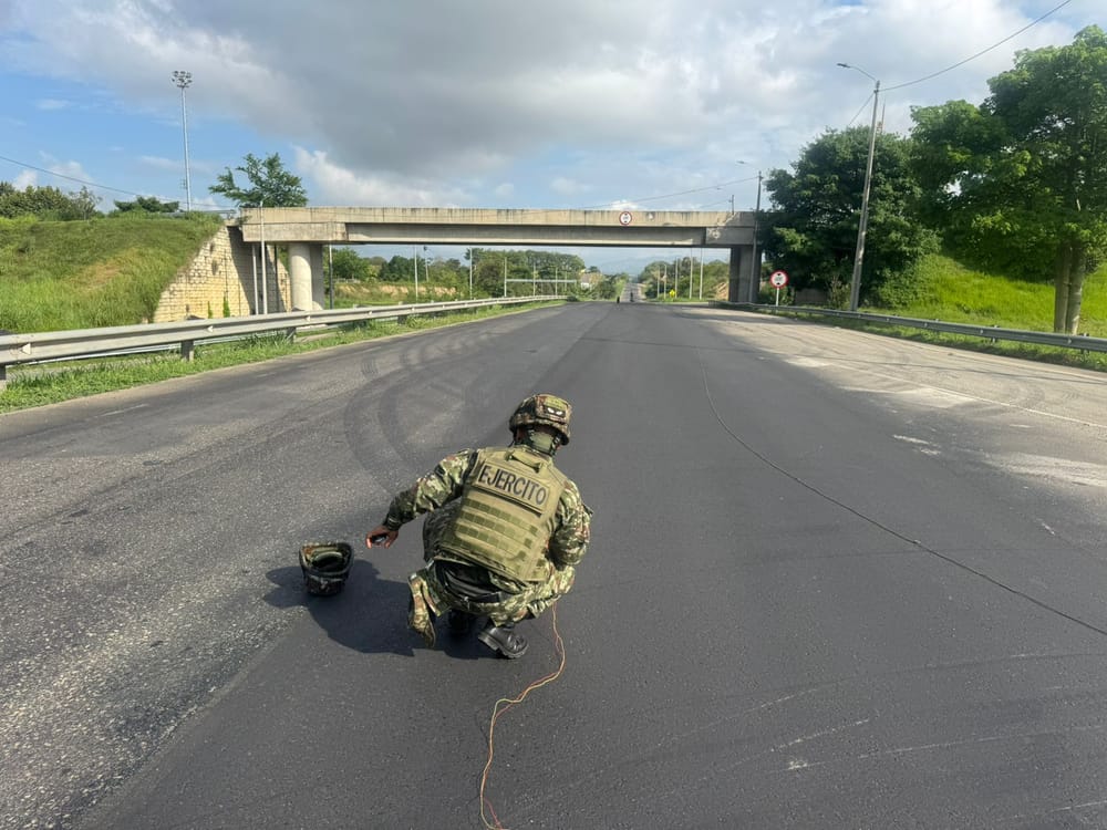 Ejército neutraliza explosivos en vía de Magdalena Medio imagen de la publicación