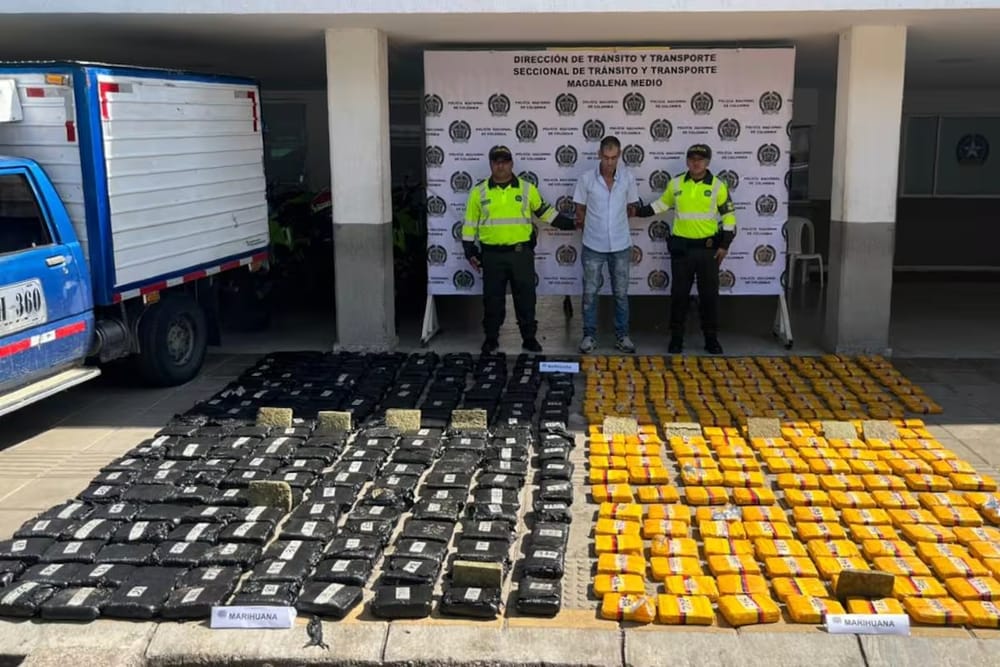 Cae megacargamento de marihuana oculto en sofisticada caleta de furgón en Magdalena Medio imagen de la publicación