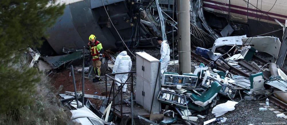 Desastre deja 42 muertos por choque de trenes en España imagen de la publicación